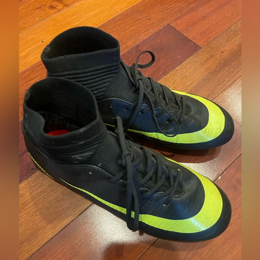 Amazon Black and green soccer cleats 6.5